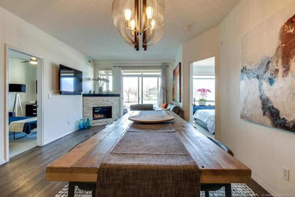 Tranquil Waterfront Condo 킬로나 외부 사진