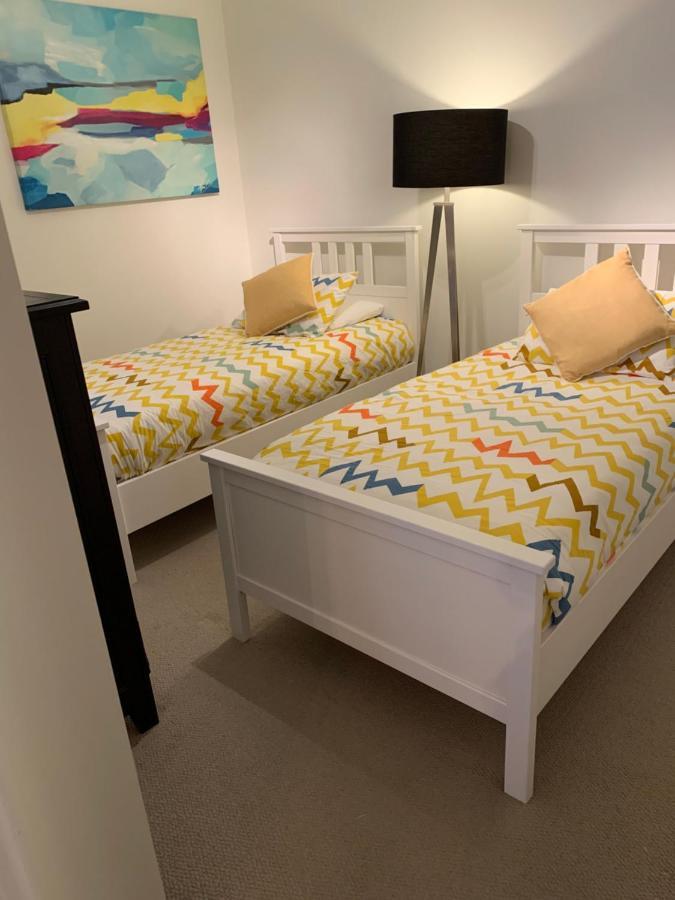 Tranquil Waterfront Condo 킬로나 외부 사진