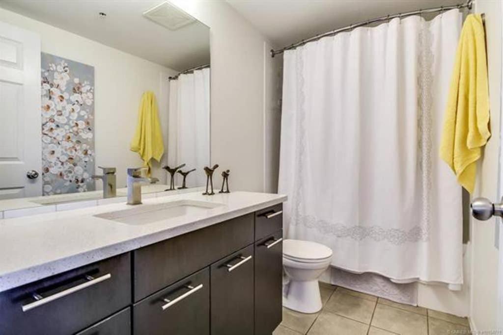Tranquil Waterfront Condo 킬로나 외부 사진